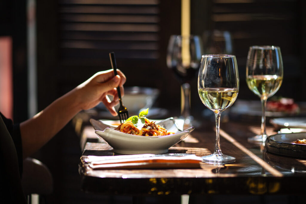 Cedar Crest’s Culinary Gems: The Best Places to Eat and Savor in Graham’s Beloved Neighborhood